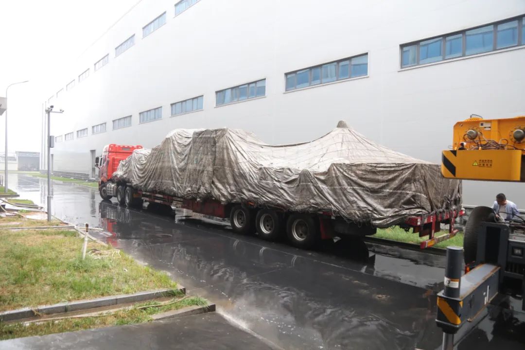 引進新設(shè)備，助力新“智”造